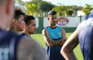 Jogadores do Goiás se preparam para partida da Copa do Brasil