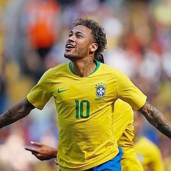 Neymar comemorando gol na seleção Brasileira