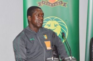 Clarence Seedorf é o técnico de Camarões para Copa das Nações Africana.