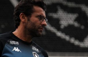 Alberto Valentim tenta salvar o Botafogo