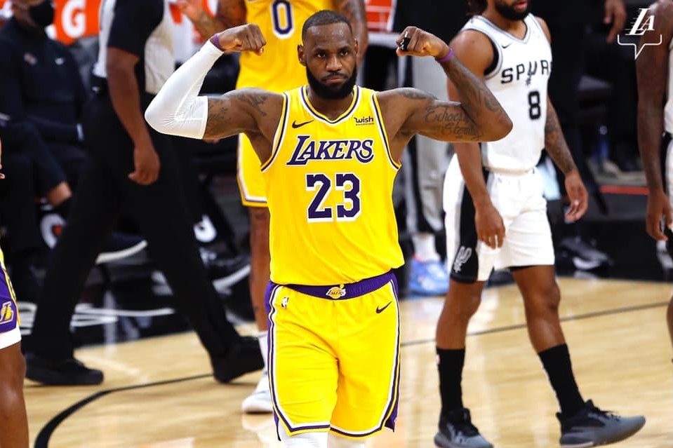 LeBron é a estrela do Lakers