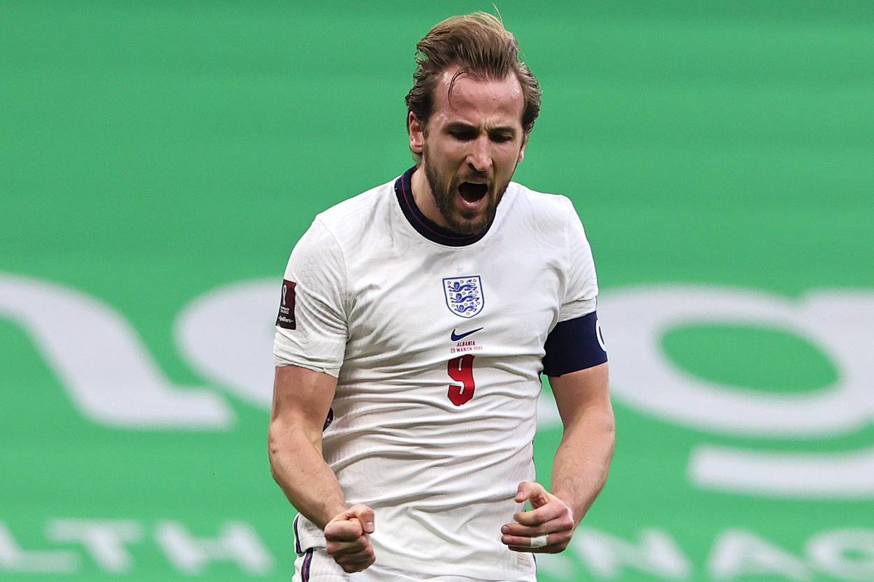 Inglaterra recebe a Polônia