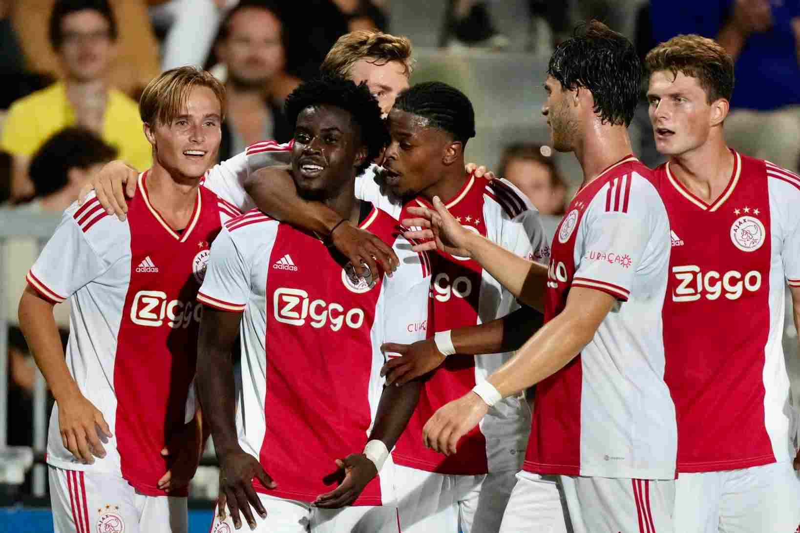 Ajax promete ir para cima e vencer