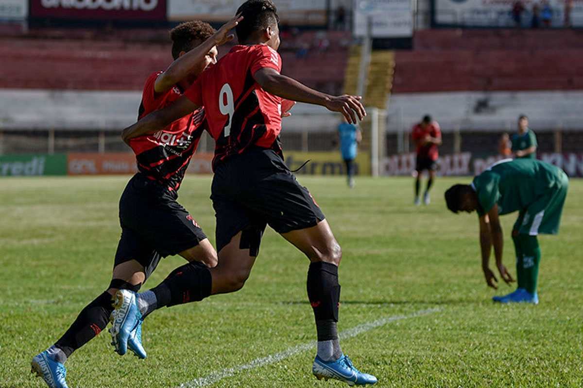 Athletico PR vai em busca da vitória na Copinha