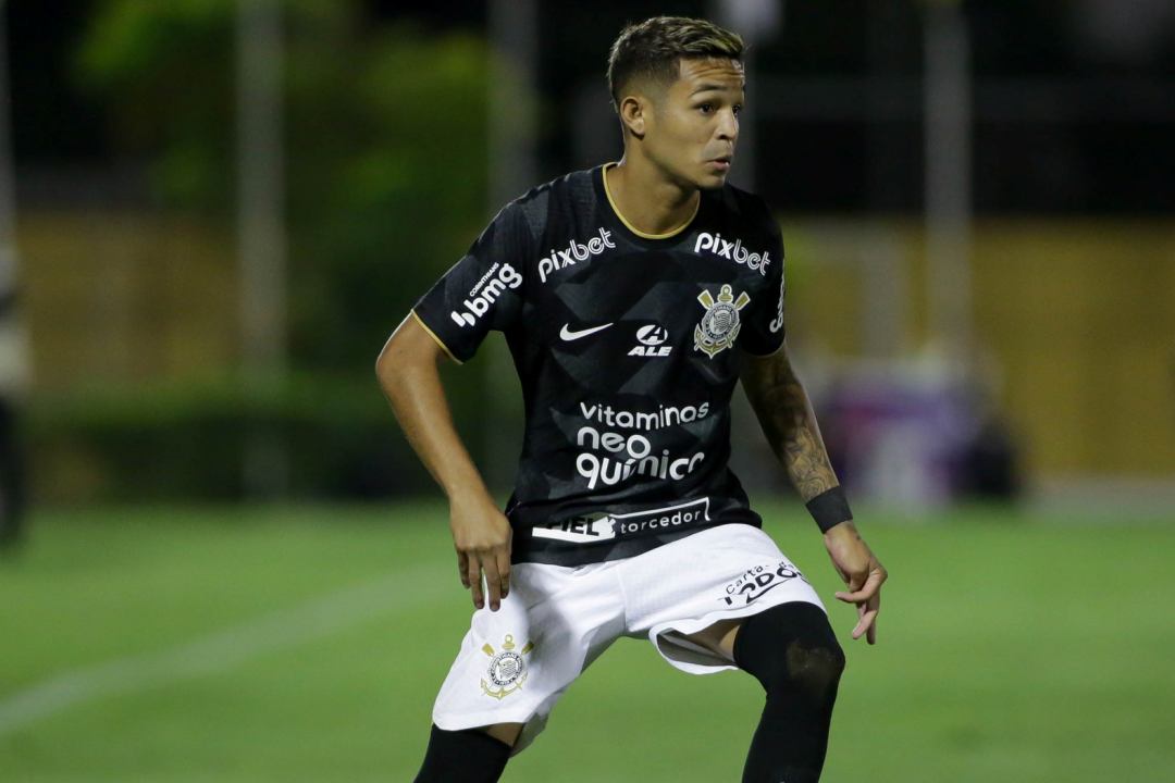 Corinthians conta com Adson para vencer