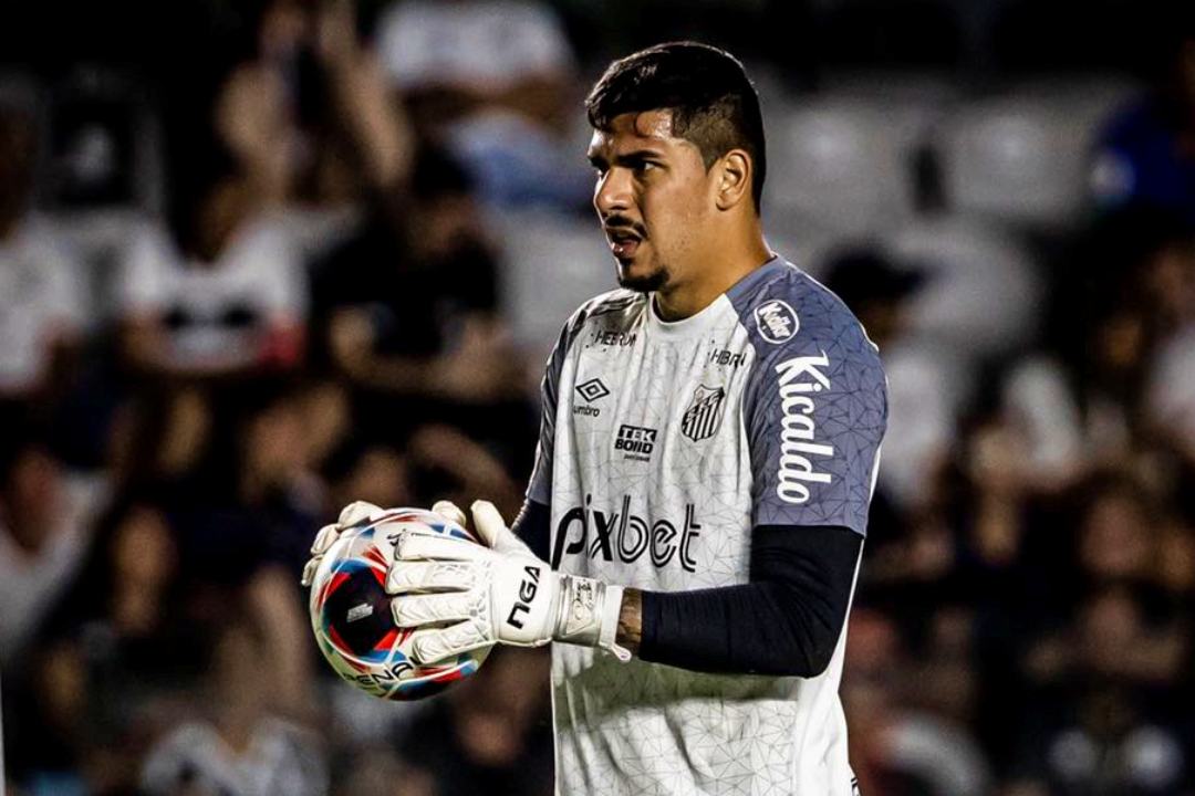 Goleiro João Paulo é uma das lideranças do Peixe Goleiro João Paulo é uma das lideranças do Peixe