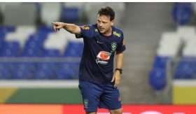 Fernando Diniz no primeiro treino na Seleção Brasileira Créditos: Vitor Silva/CBF