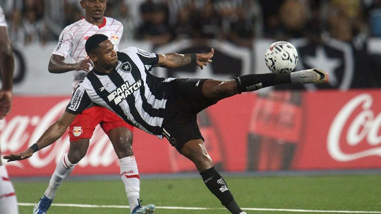 junior-santos-botafogo Junior Santos decidiu a partida de ida.