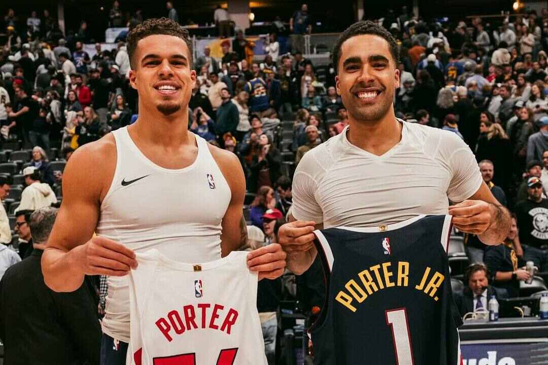 jontay-porter Jontey Porter ao lado de seu irmão. O jogador do Raptors é o da direita