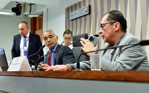 Romário e Kajuru como relator e presidente da CPI das Apostas Esportivas.