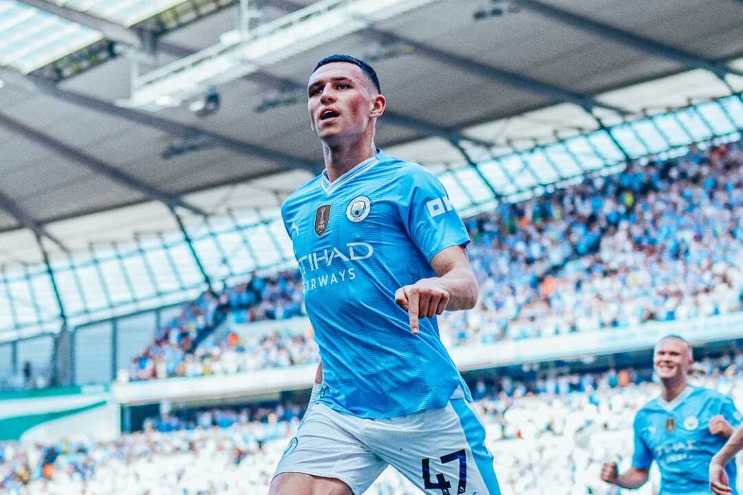Manchester City tetracampeão inglês