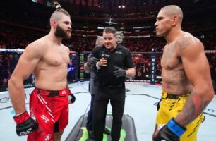 Alex Poatan encara Jiri Prochazka em revanche e salva o evento - Foto: Chris Unger/Zuffa